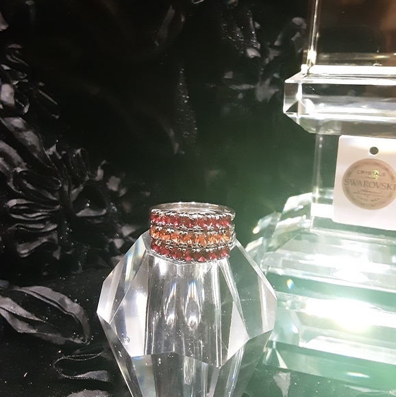 AUTHENTIC SWAROVSKI MANDARIN BAND RING. 9 - Picture 3 of 3